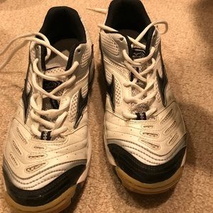 Mizuno women’s volleyball shoes